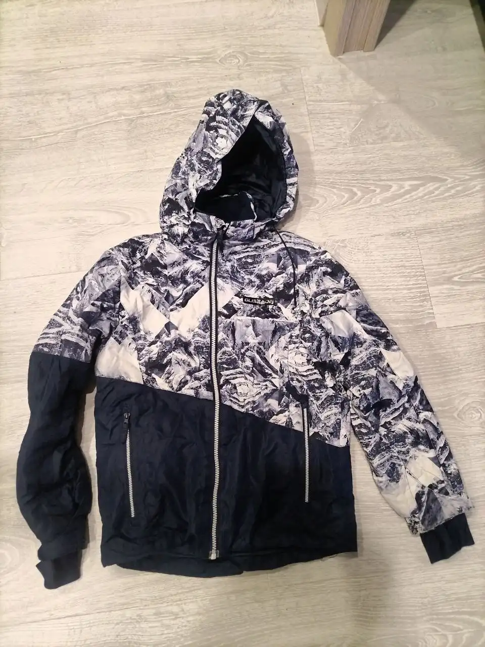 Детская лыжная куртка в отличном состоянии