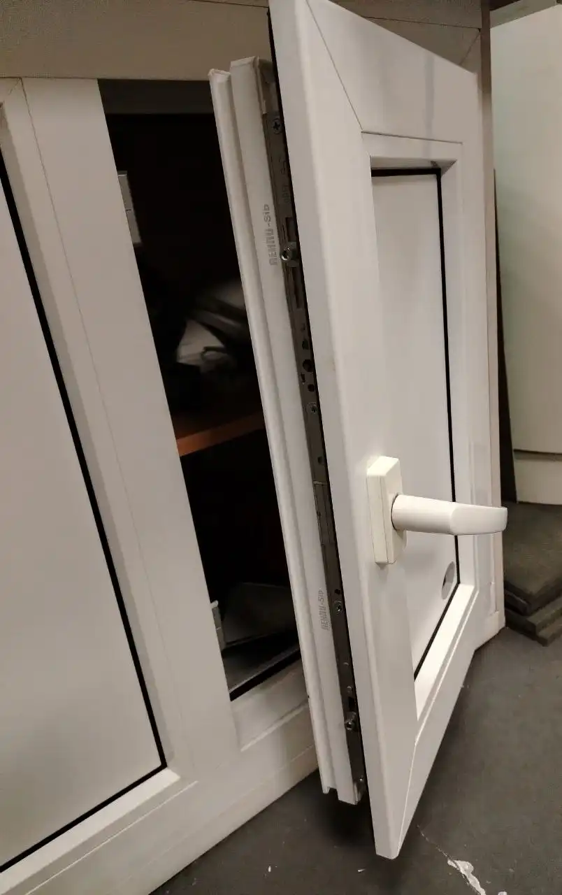 Зимний холодильник в идеальном состоянии - Холодильники (Для дома и дачи) в Кемерово