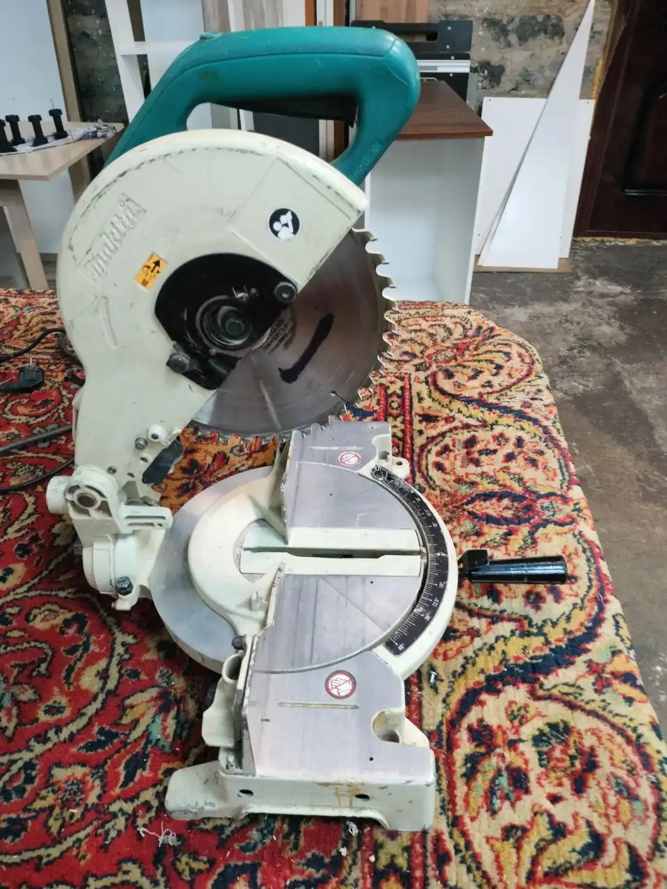 Торцевая пила б/у в отличном состоянии - Готовый бизнес и оборудование в Кемерово