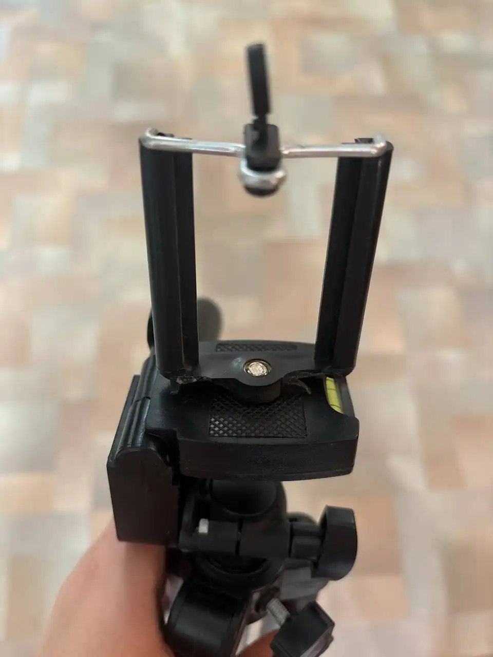 Продам штатив для телефона с неисправной нижней частью держалки - Аксессуары для телефонов (Электроника) в Кемерово