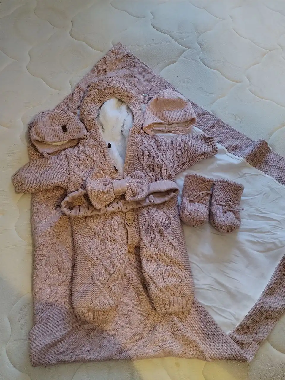 Зимний конверт для девочки розового цвета с комплектом - Конверты и одежда для новорожденных (Товары для детей) в Кемерово