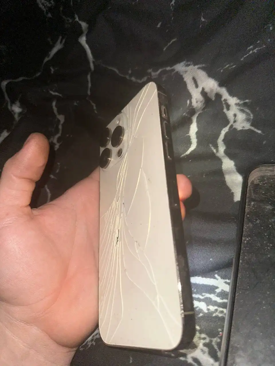 Айфон 14 Pro Max с разбитой задней крышкой