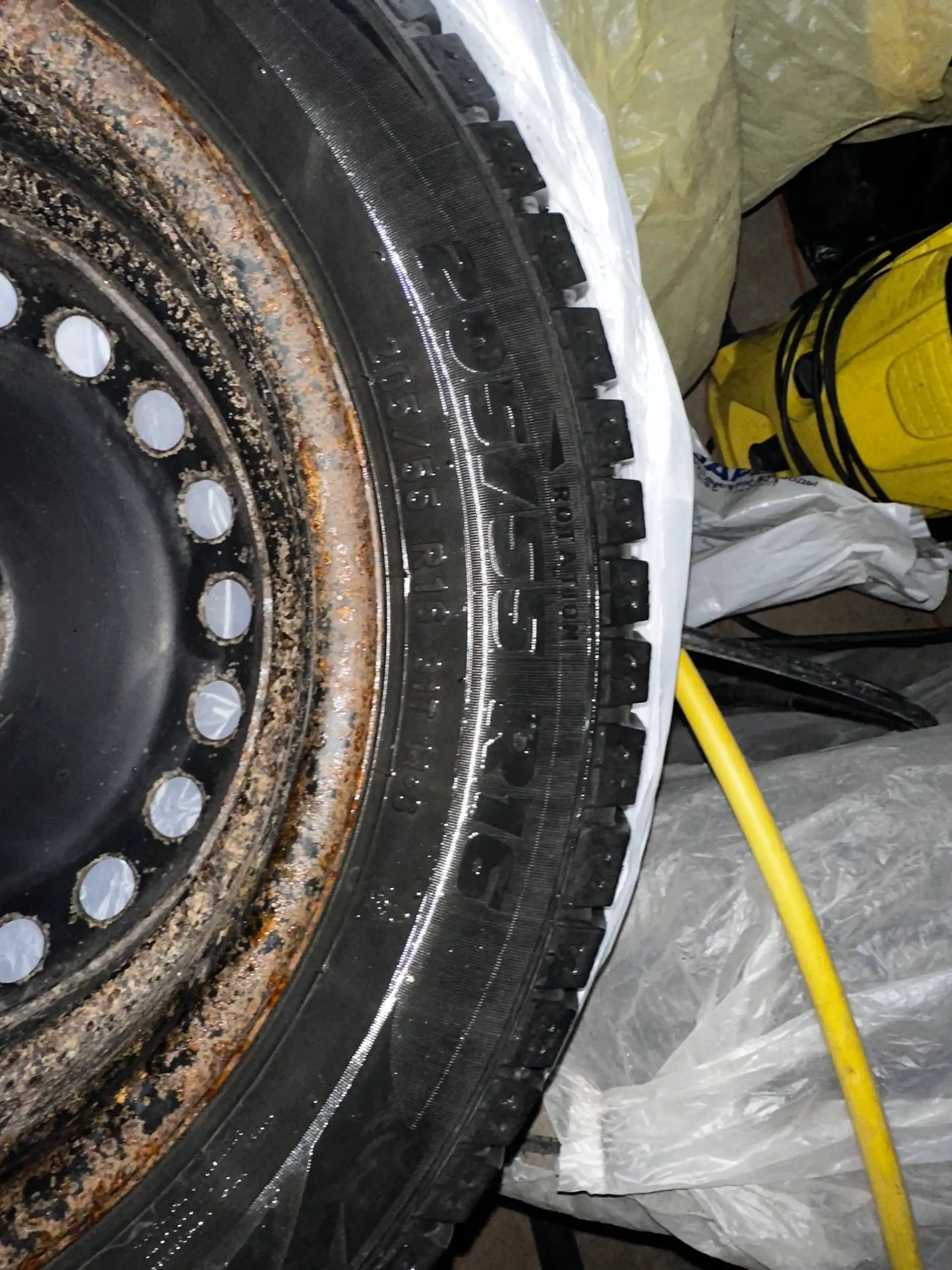 Продам зимнюю резину Formula Ice 205/55 R16