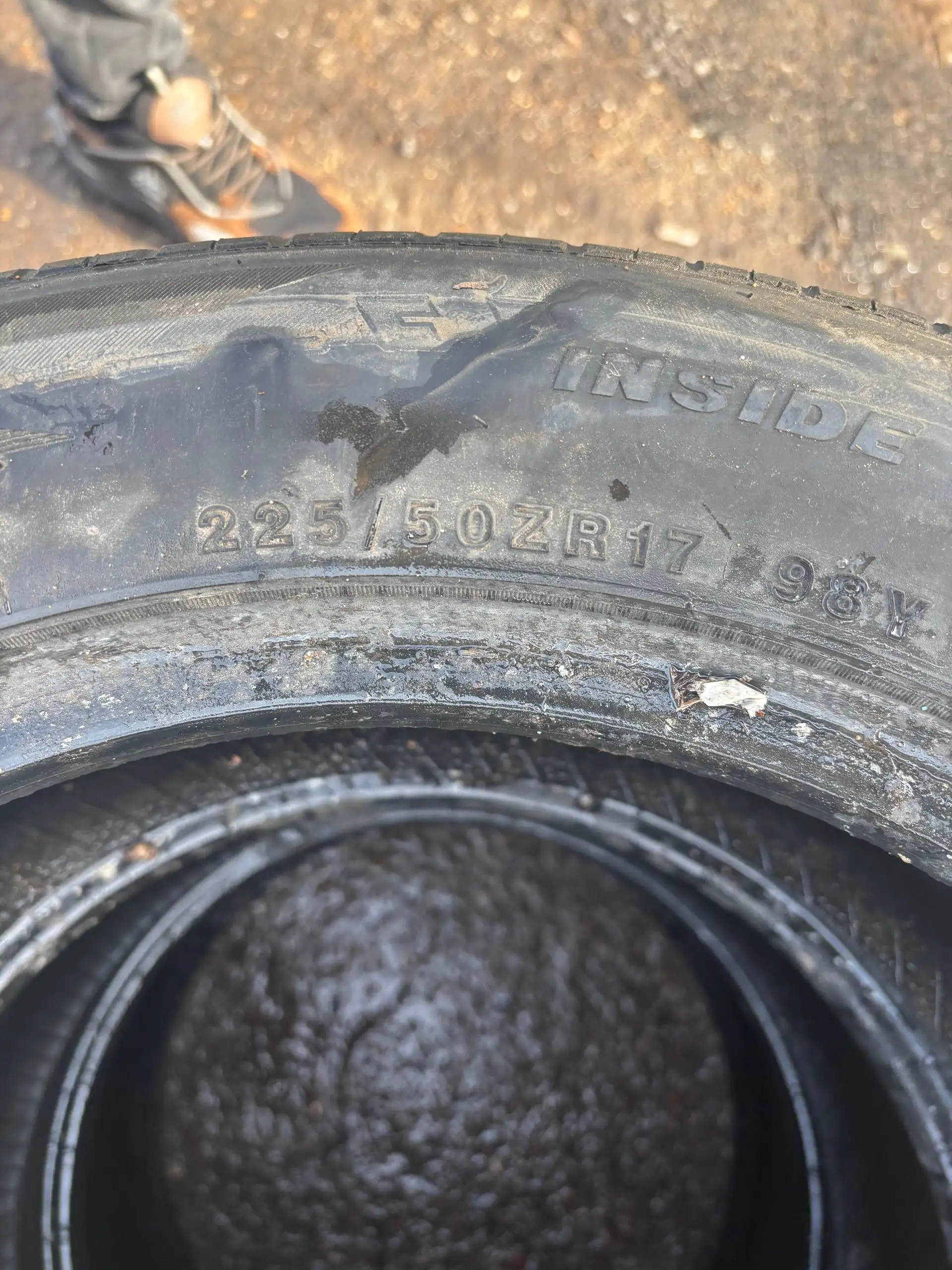 Резина 225/50/17 - Шины и диски (Авто) в Неизвестно