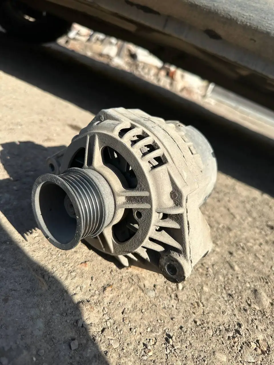 Продам генератор от ВАЗ 2115 и аккумулятор - Автозапчасти (Запчасти) в Неизвестно