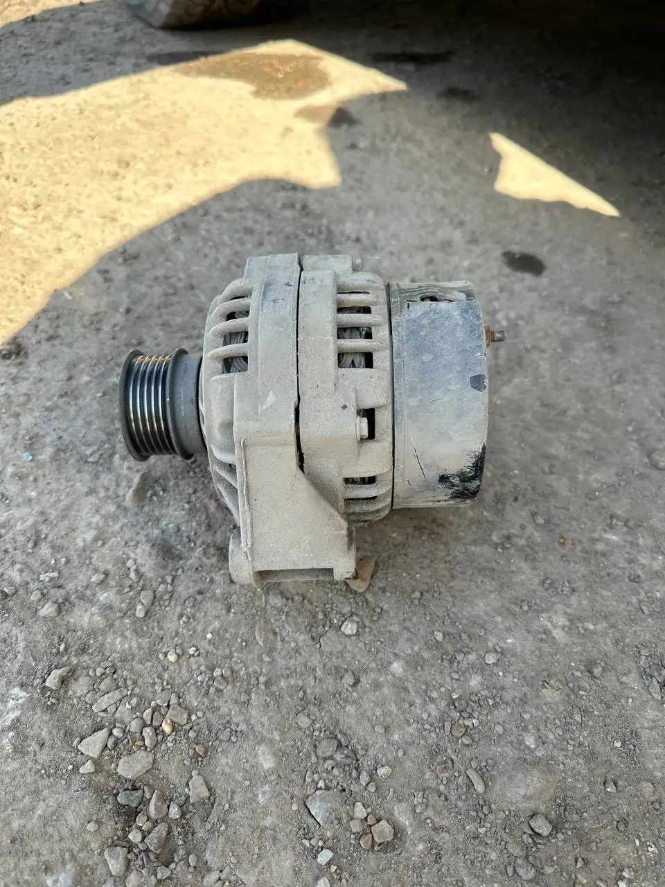 Продам генератор от ВАЗ 2115 и аккумулятор - Автозапчасти (Запчасти) в Неизвестно