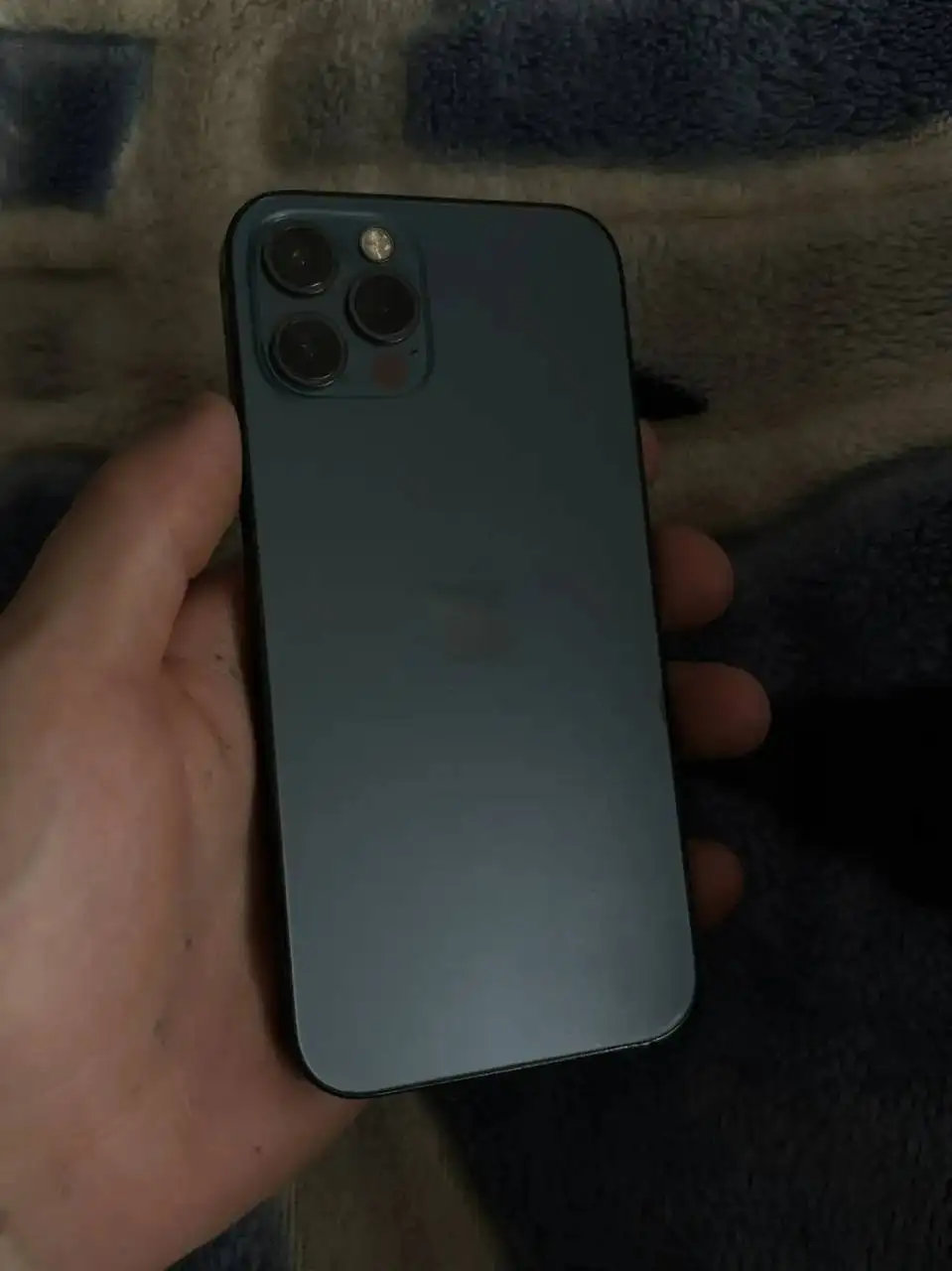 Продажа iPhone 15 и iPhone 12 Pro, усилитель AMP, коробка 200л - Барахолка в Неизвестно