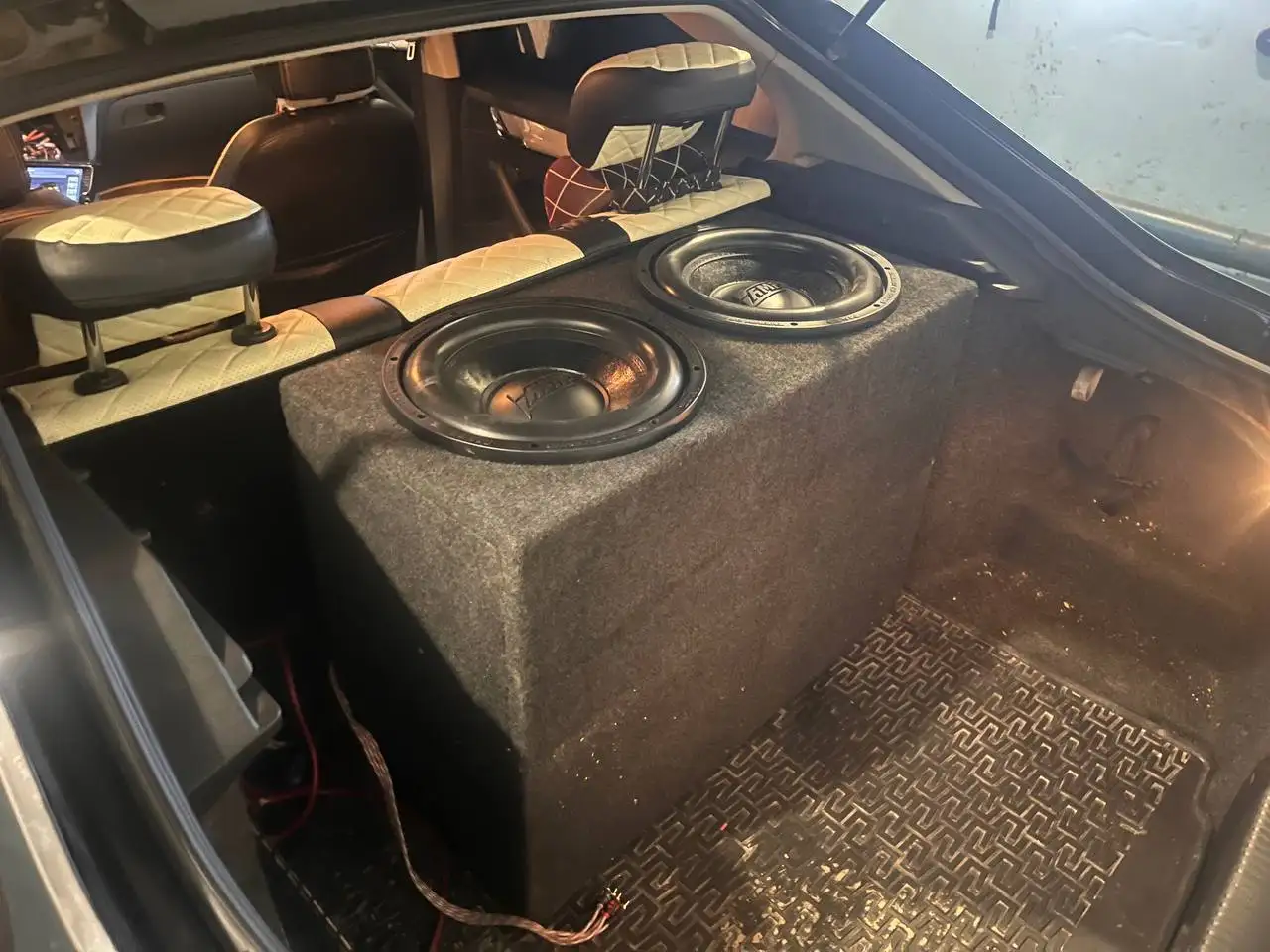 Продажа iPhone 15 и iPhone 12 Pro, усилитель AMP, коробка 200л - Барахолка в Неизвестно