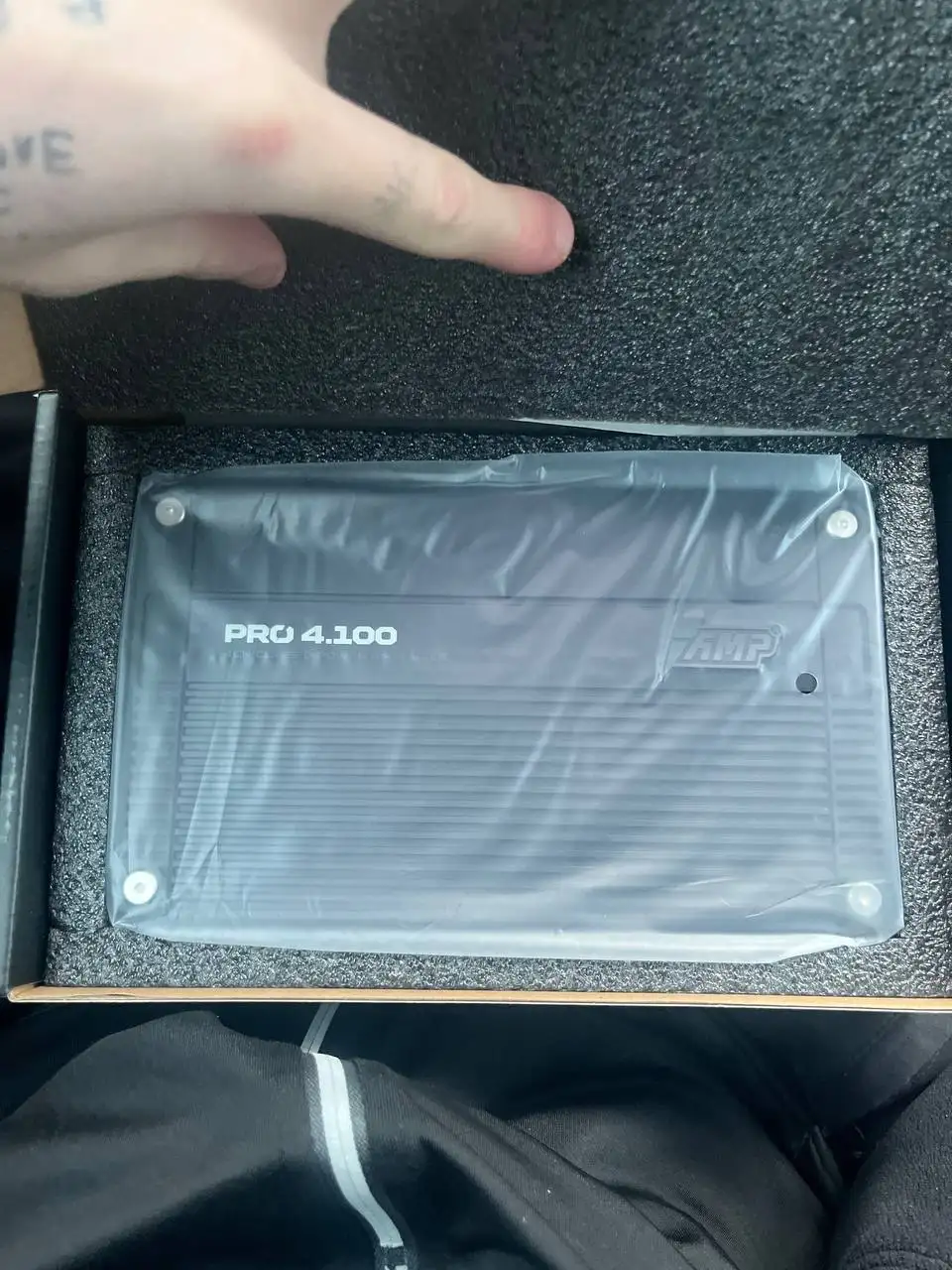 Продажа iPhone 15 и iPhone 12 Pro, усилитель AMP, коробка 200л - Барахолка в Неизвестно