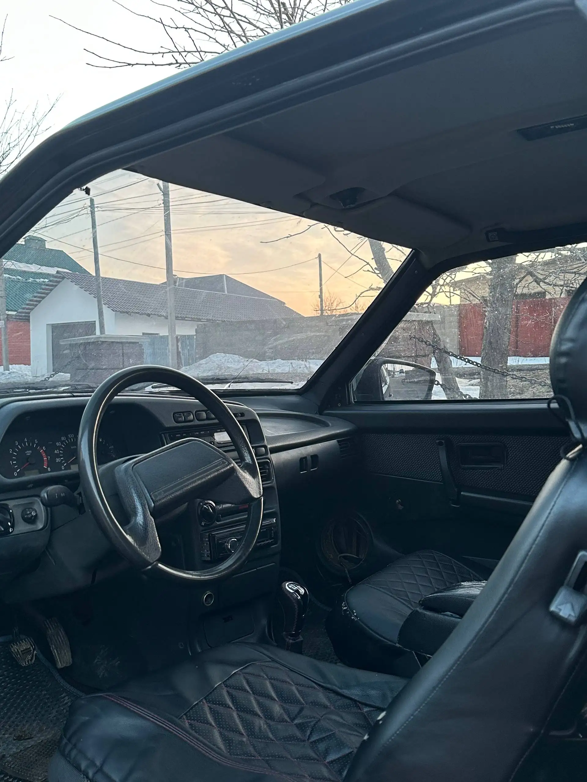 Продажа автомобиля 2012 года с технически исправным мотором - Авто в Неизвестно