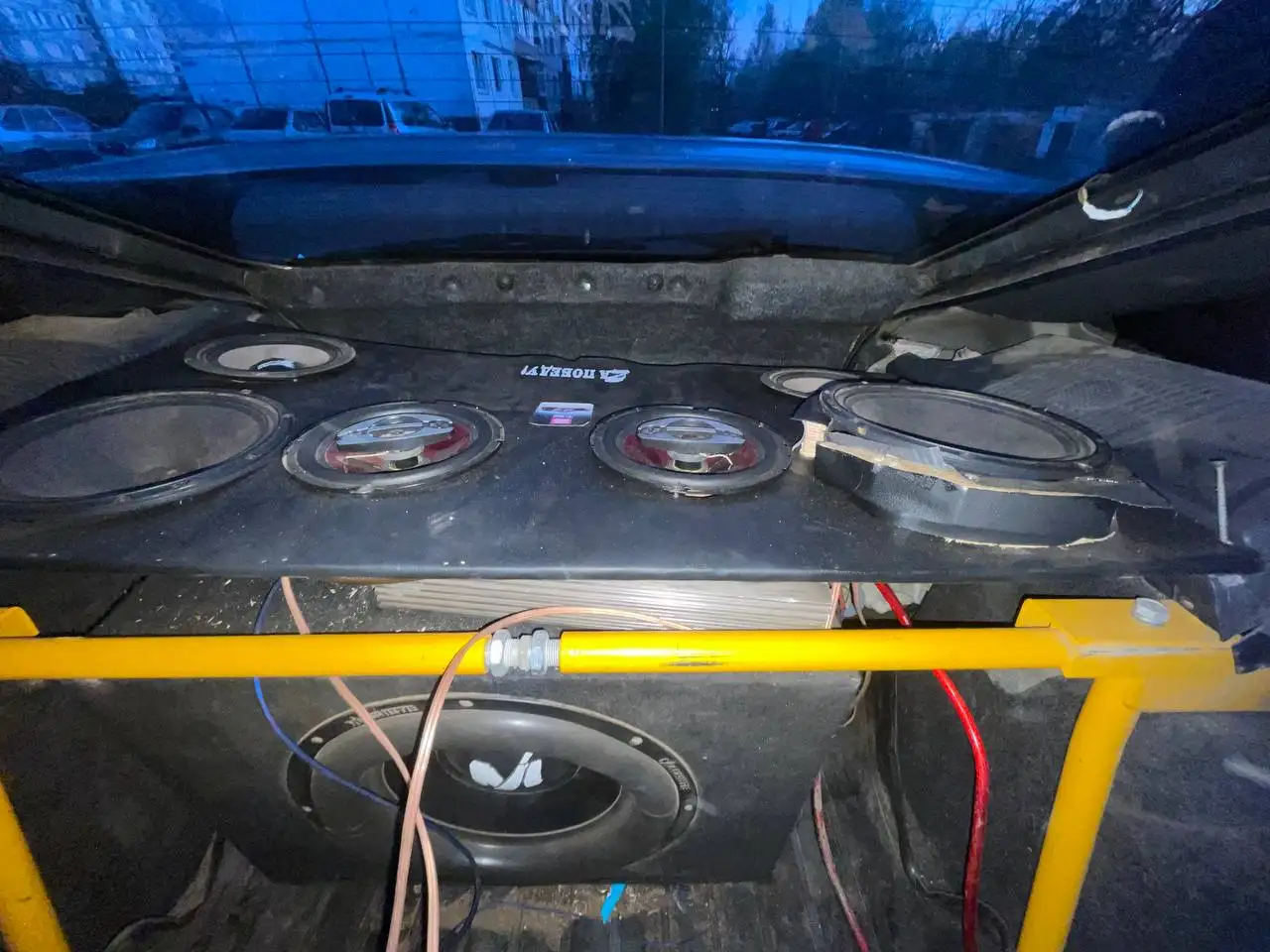 Продам сабвуфер с моноблоком - Автозвук (Авто) в Неизвестно