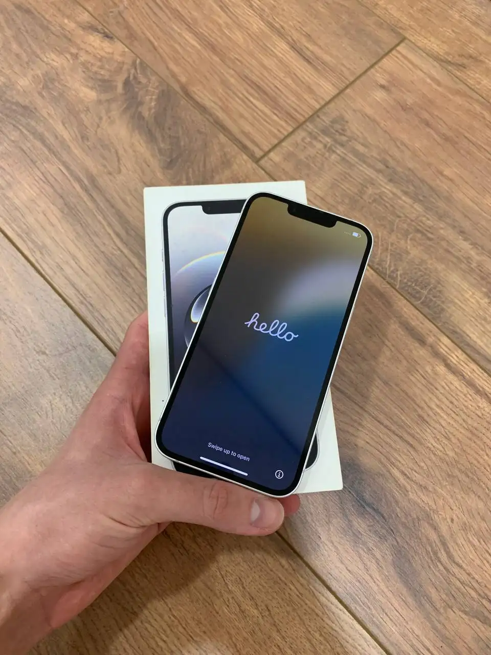 iPhone 16e в хорошем состоянии, обмен на авто или продажа - Смартфоны и телефоны (Электроника) в Неизвестно