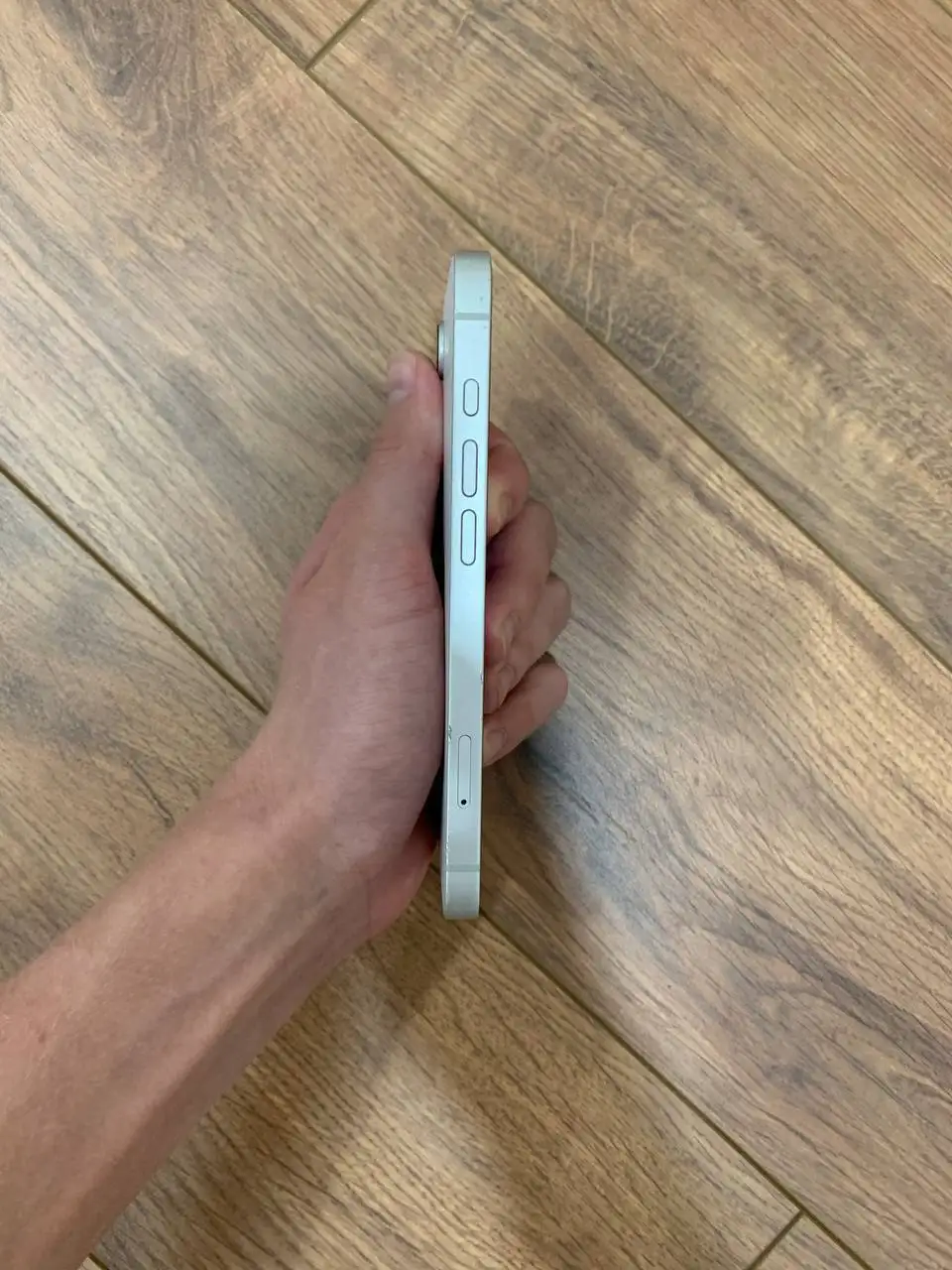 iPhone 16e в хорошем состоянии, обмен на авто или продажа - Смартфоны и телефоны (Электроника) в Неизвестно