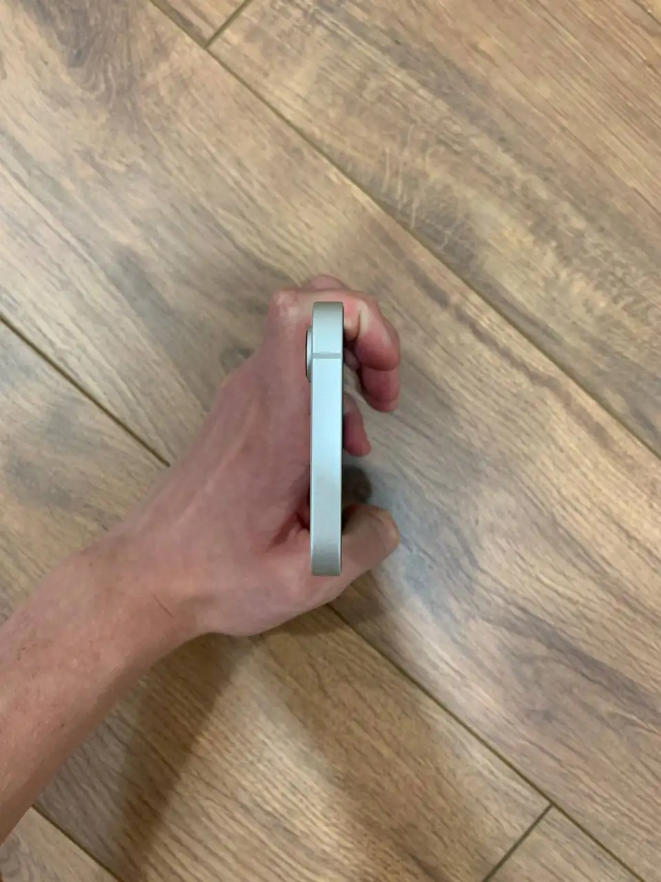 iPhone 16e в хорошем состоянии, обмен на авто или продажа - Смартфоны и телефоны (Электроника) в Неизвестно