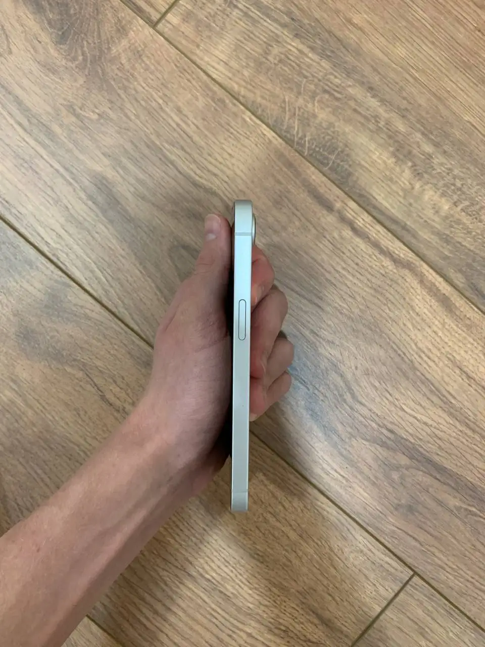 iPhone 16e в хорошем состоянии, обмен на авто или продажа - Смартфоны и телефоны (Электроника) в Неизвестно
