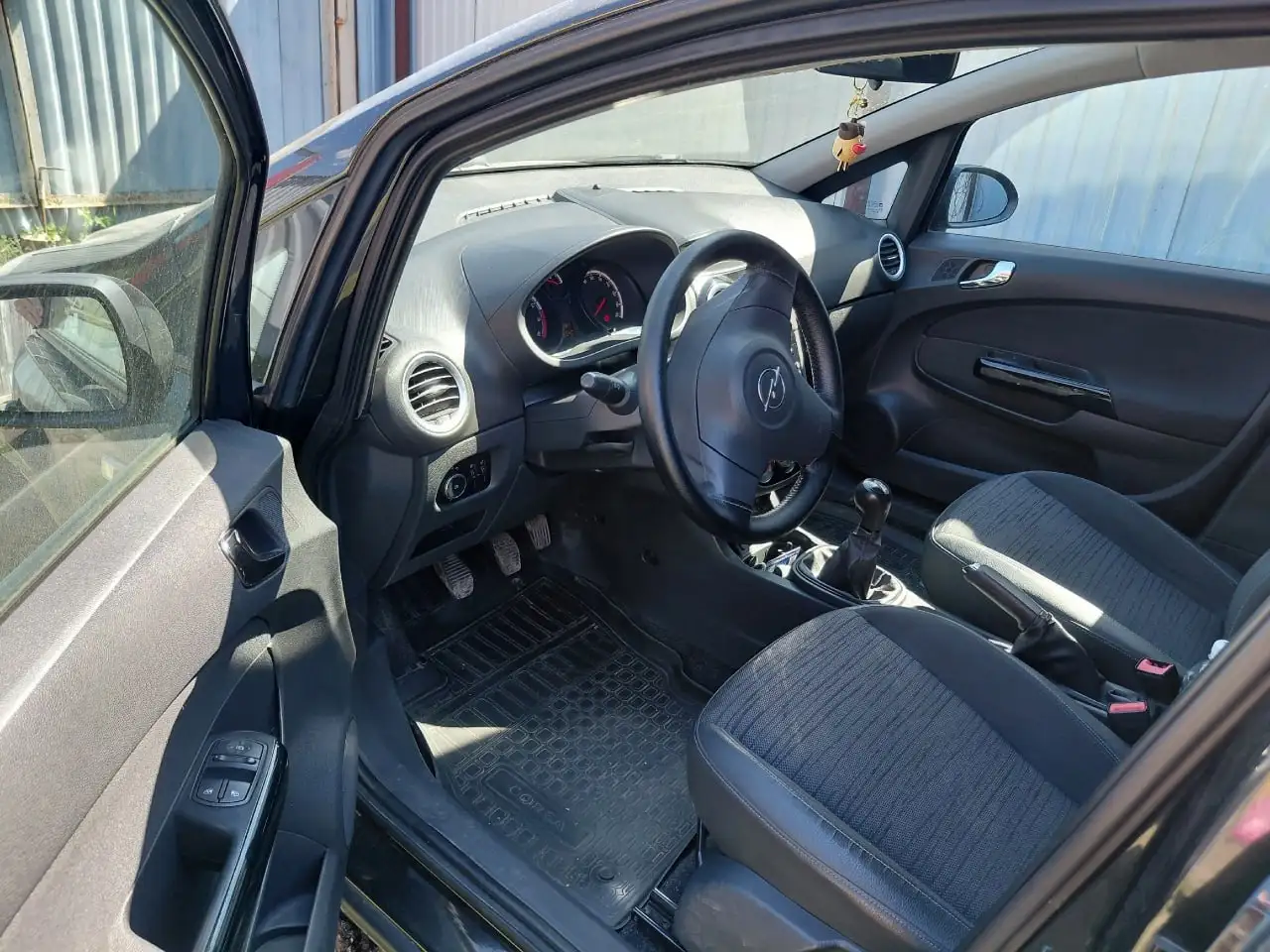 Opel Corsa 2014 года - Авто в Неизвестно