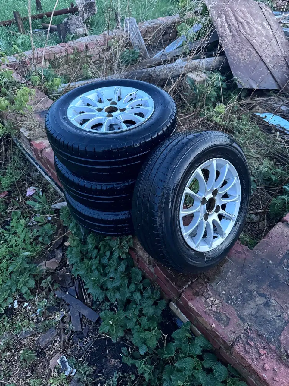 Резина летняя 175/70R13 на ВАЗ - Шины и диски (Авто) в Неизвестно