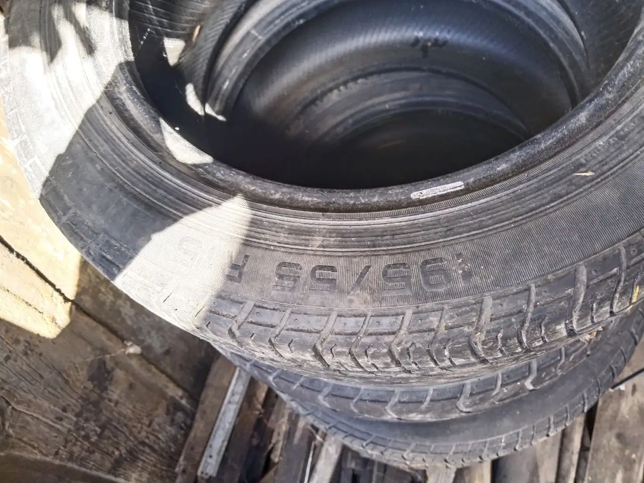 Шины 195/55 R15 б/у - Шины (Авто) в Неизвестно