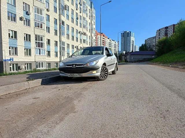 Peugeot 206 в хорошем состоянии - Шины и диски в Неизвестно