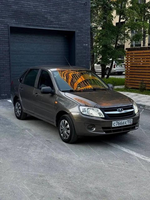 Lada Granta 2014 года в Уфе - Hyundai Solaris в Уфа