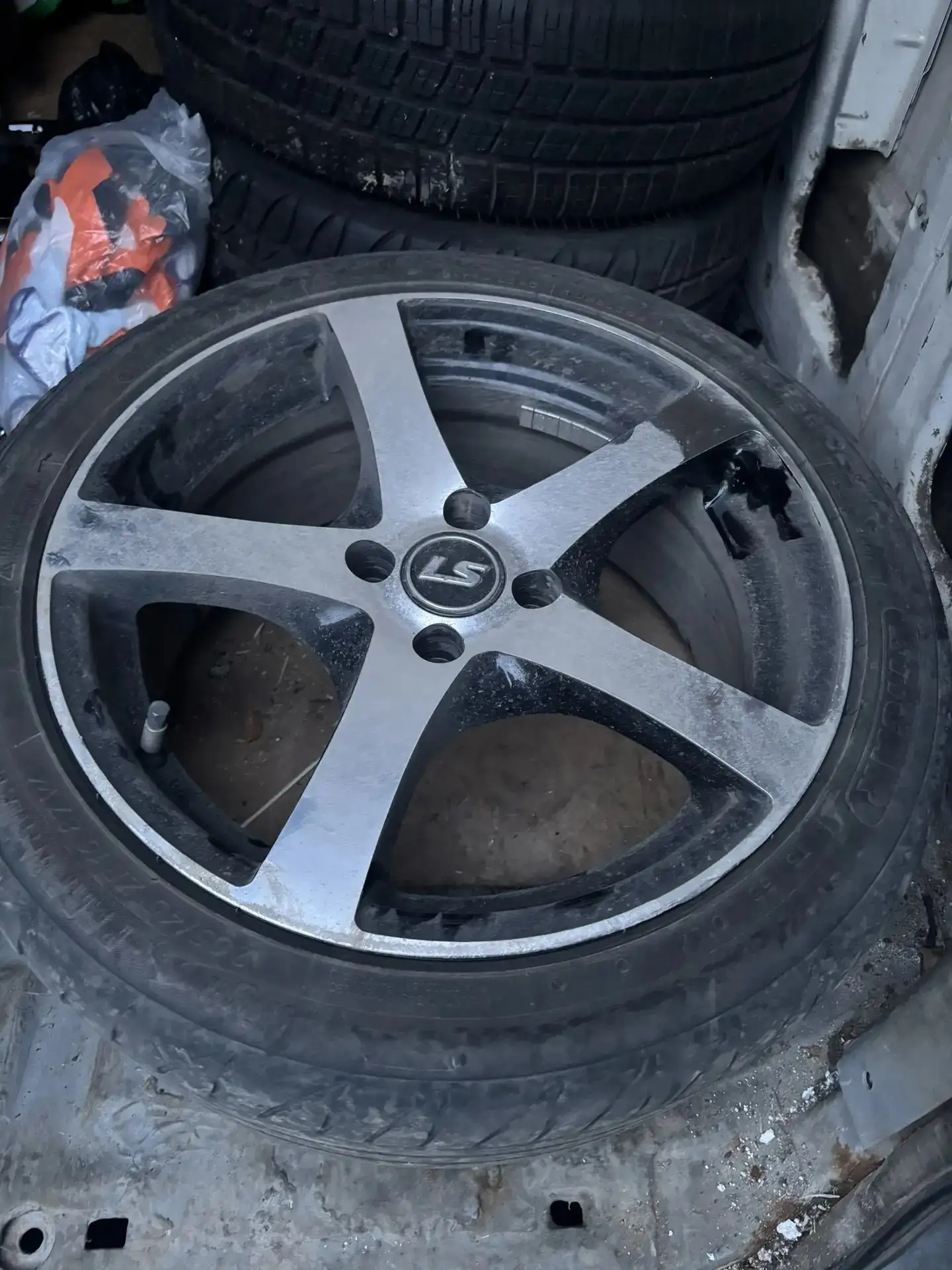 Куплю шины R16 - Шины (Авто) в Неизвестно