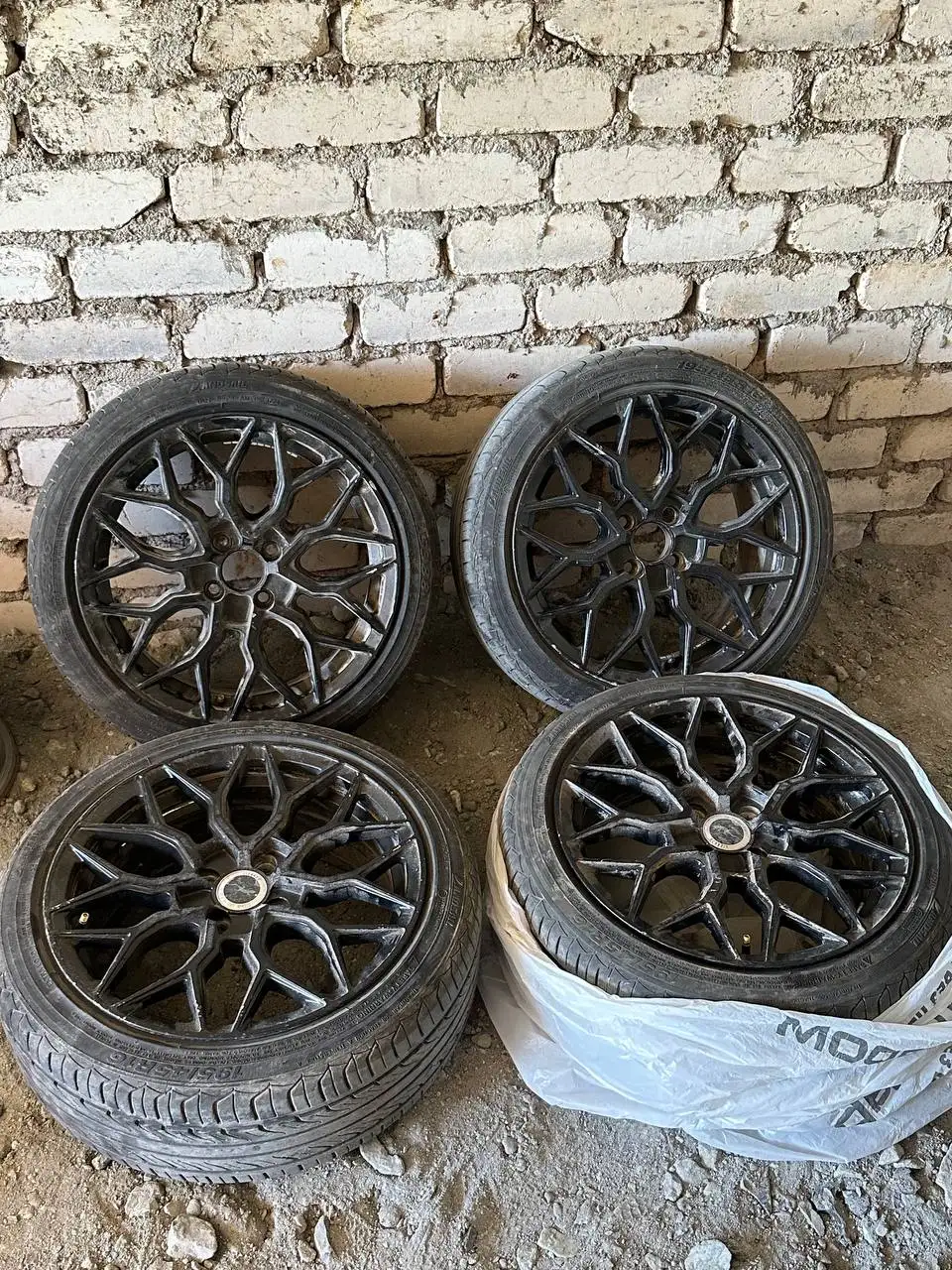 Продажа литых дисков R16 с резиной - Диски и шины (Авто) в Благовещенск