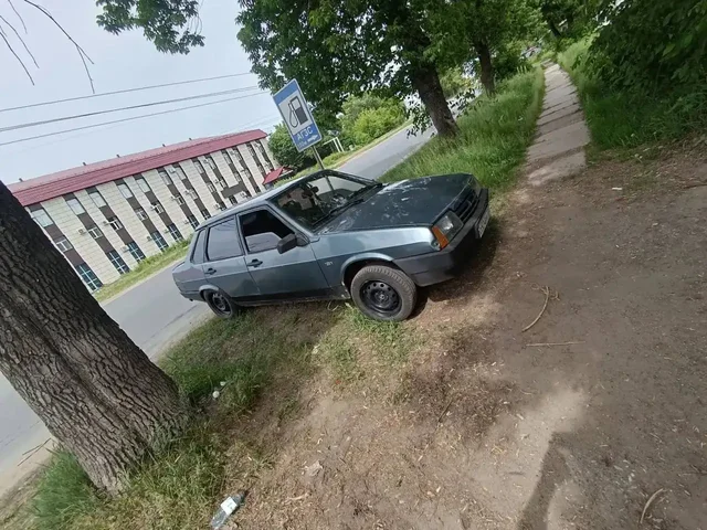 ВАЗ 21099 2000 года выпуска - Легковые автомобили в Неизвестно