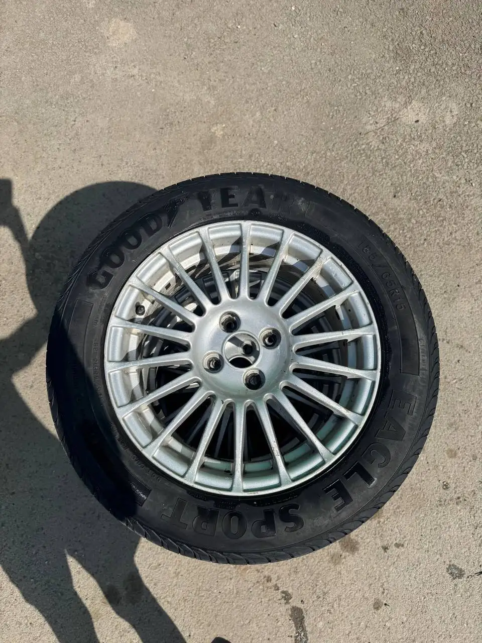 Продам шины Goodyear R15 185/65/15 - Шины и диски (Авто) в Неизвестно