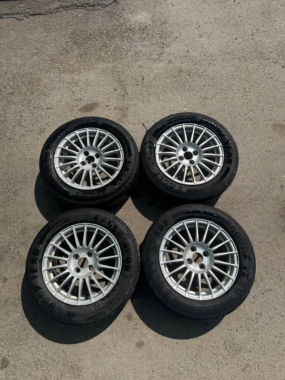 Продам шины Goodyear R15 185/65/15 - Шины и диски (Авто) в Неизвестно
