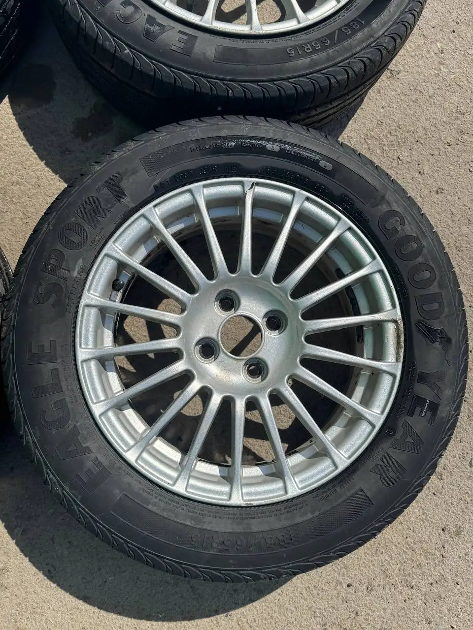 Продам шины Goodyear R15 185/65/15 - Шины и диски (Авто) в Неизвестно