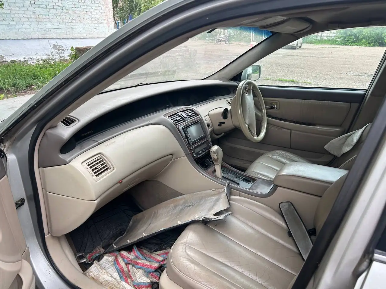 Два автомобиля Toyota Pronard - Легковой автомобиль (Авто) в Стерлитамак