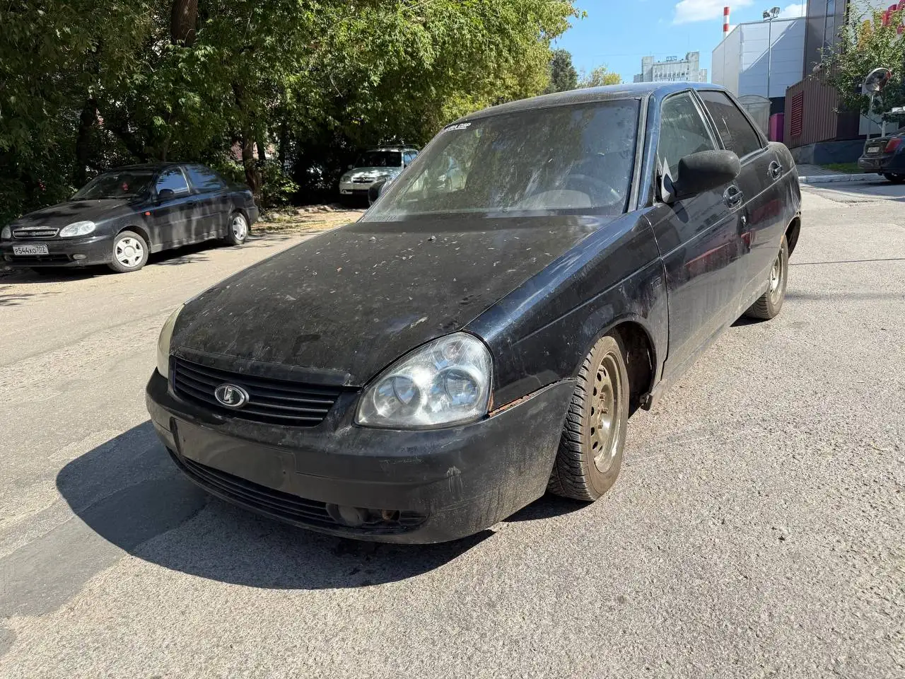 Приора 2009 года для ремонта - Легковые автомобили (Авто) в Неизвестно
