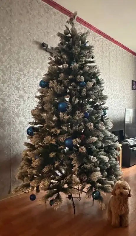 Продажа искусственной елки и новогоднего декора