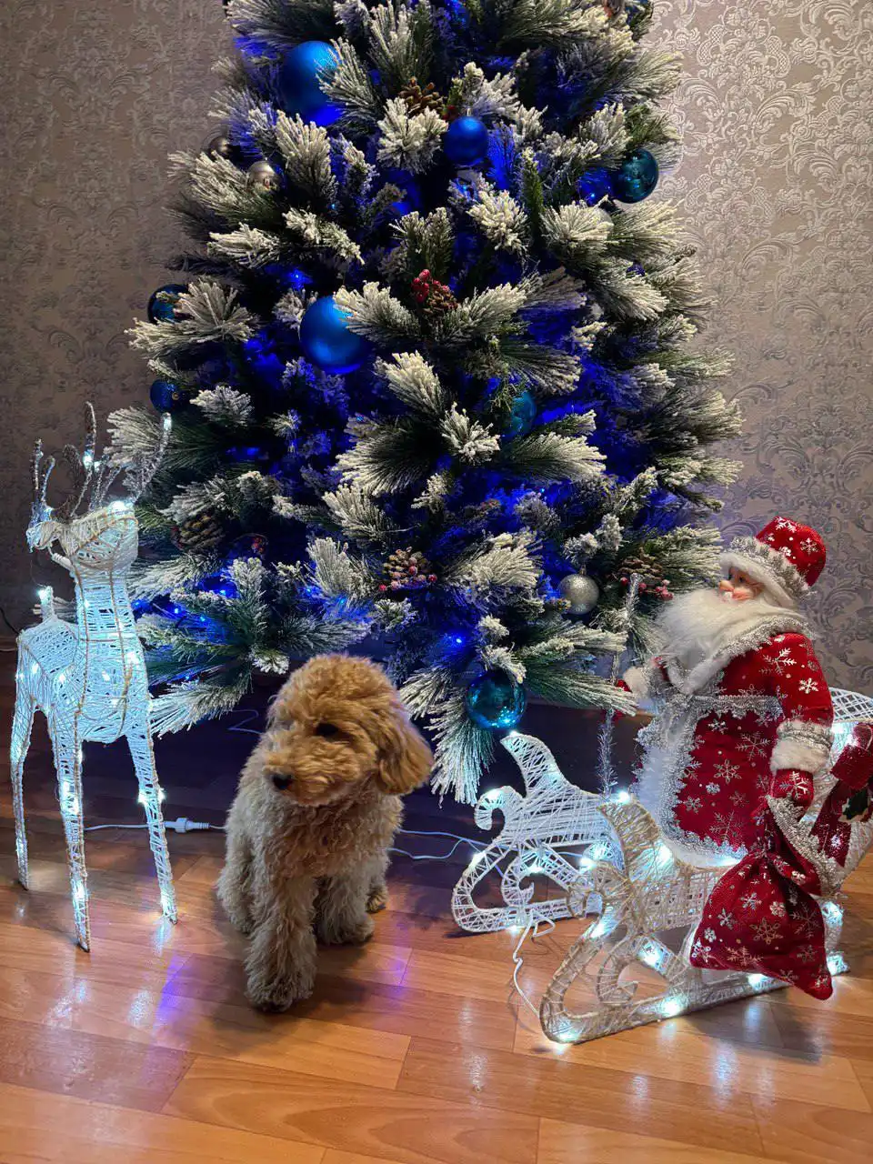 Продажа искусственной елки и новогоднего декора