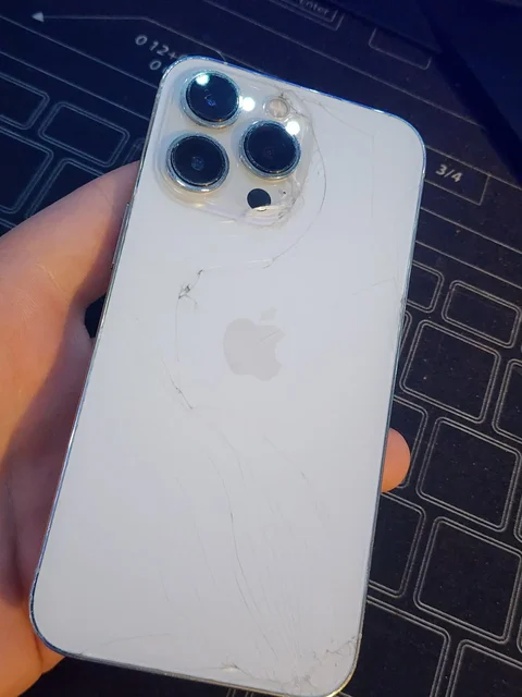 iPhone 13 Pro 256гб с незначительными дефектами - Электроника в Владивосток