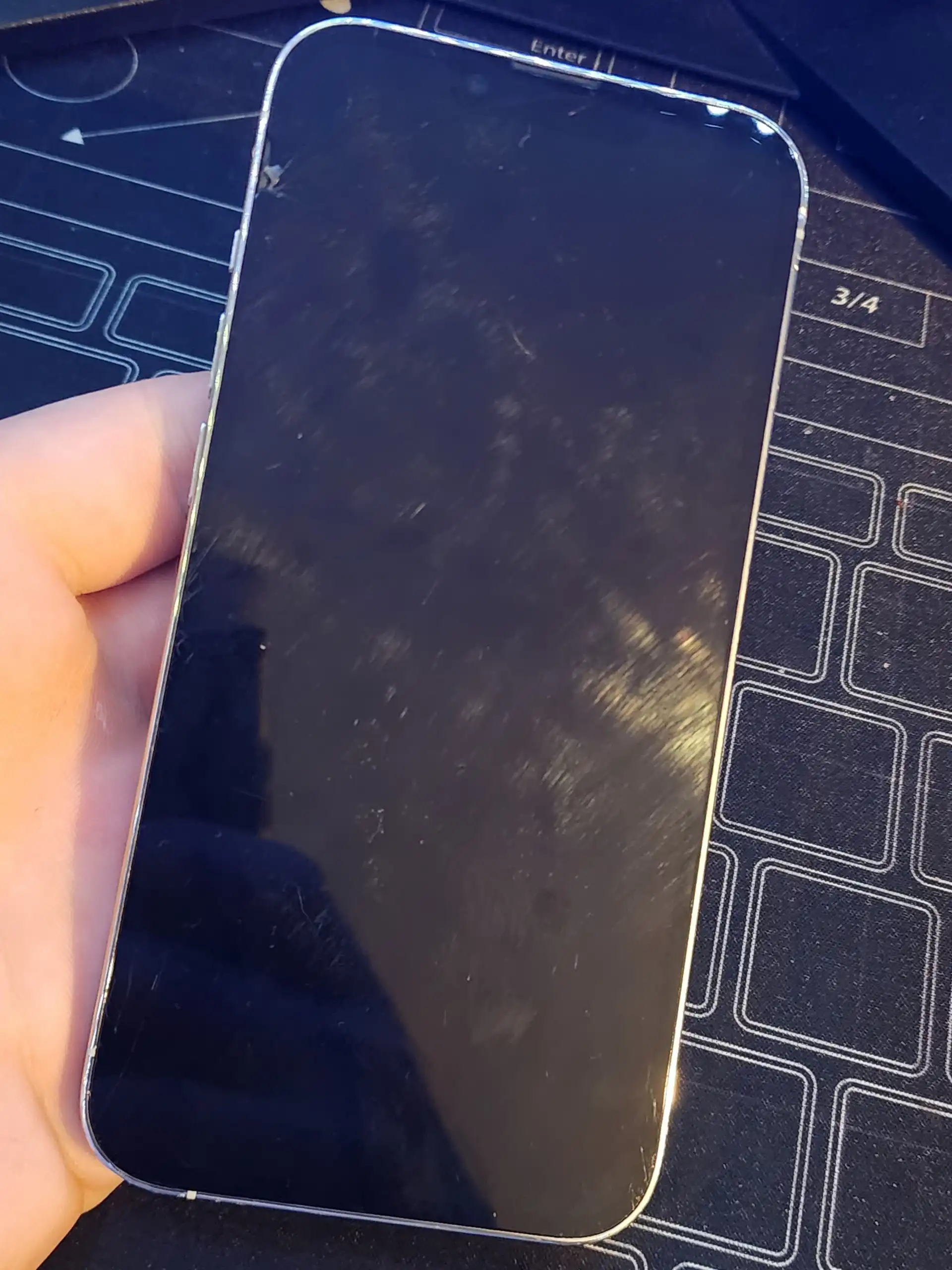 iPhone 13 Pro 256гб с незначительными дефектами