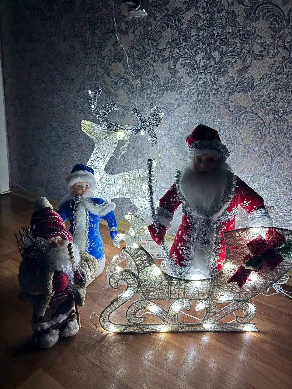 Электрогирлянда олень с санями, Дед Мороз и снегурочка