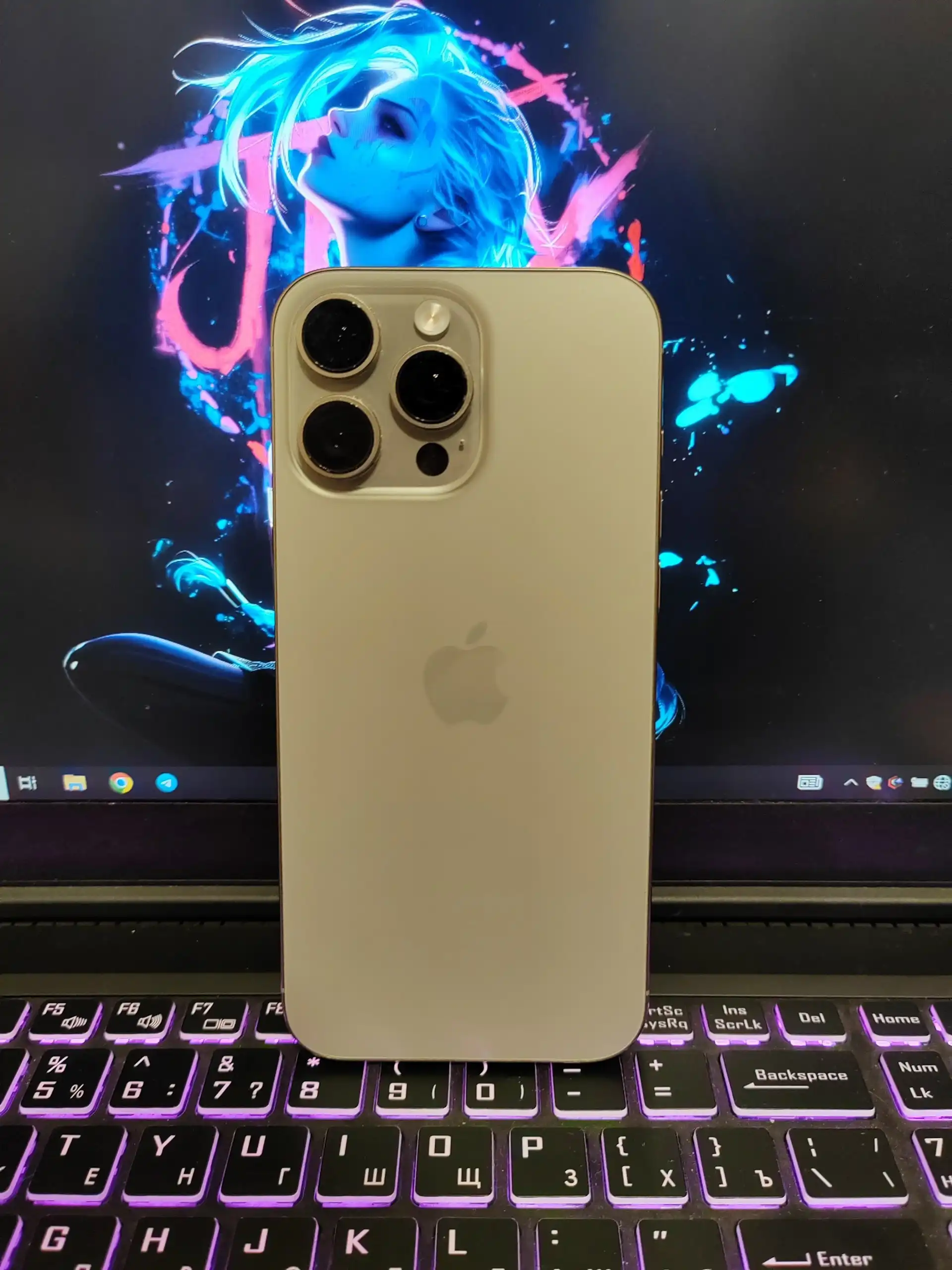 iPhone 16 Pro Max 256 Гб, АКБ 100% - Телефоны (Электроника) в Владивосток