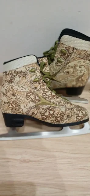 Продам женские коньки 41 размер новые - Барахолка в Владивосток