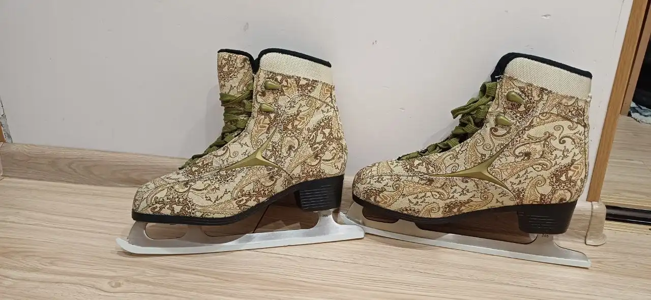 Продам женские коньки 41 размер новые