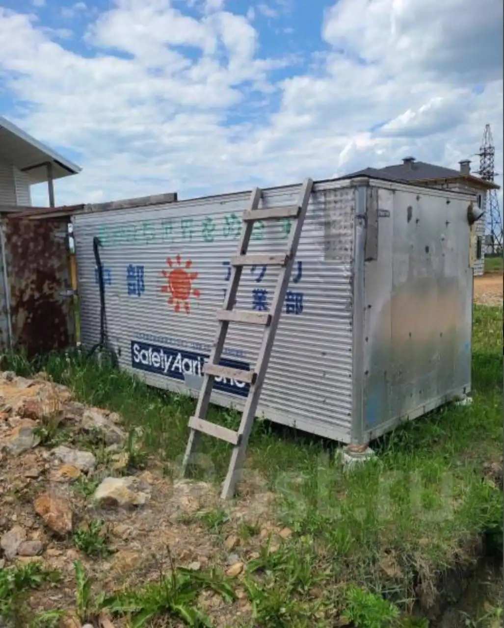 Тёплая и обустроенная бытовка для летнего отдыха или работы