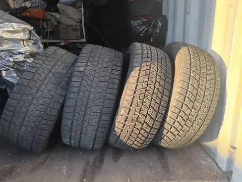 Продам разноширокую резину Snowshoes 245/40 r18 для Mercedes C180 - Авто в Владивосток