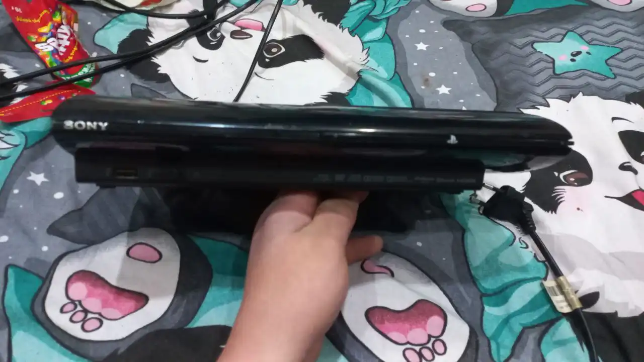 Продам PlayStation 3 с играми и джойстиками