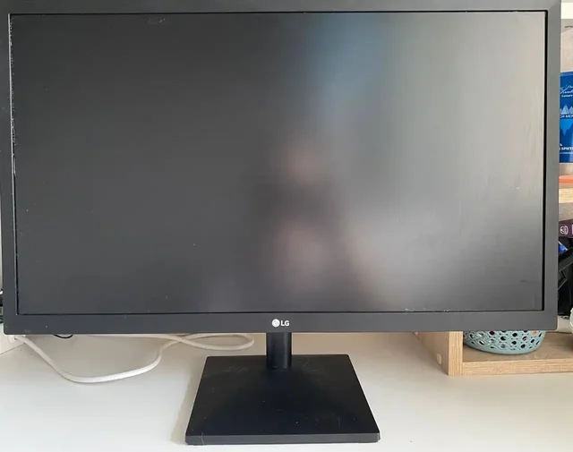 Продается монитор LG 24mk430h-b - Электроника в Владивосток