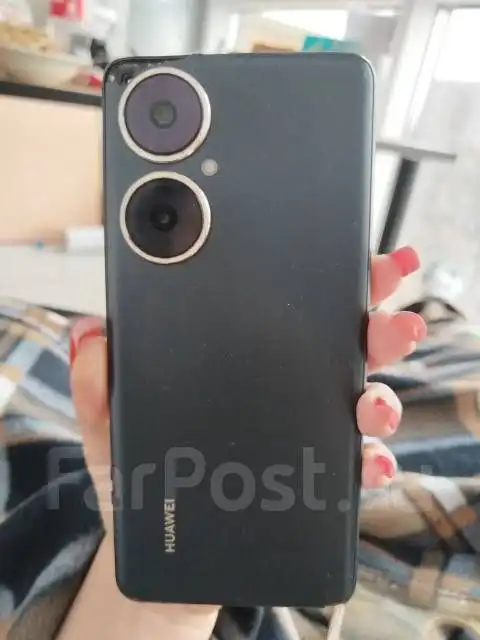 Продам телефон с трещинами - Телефоны (Электроника) в Владивосток