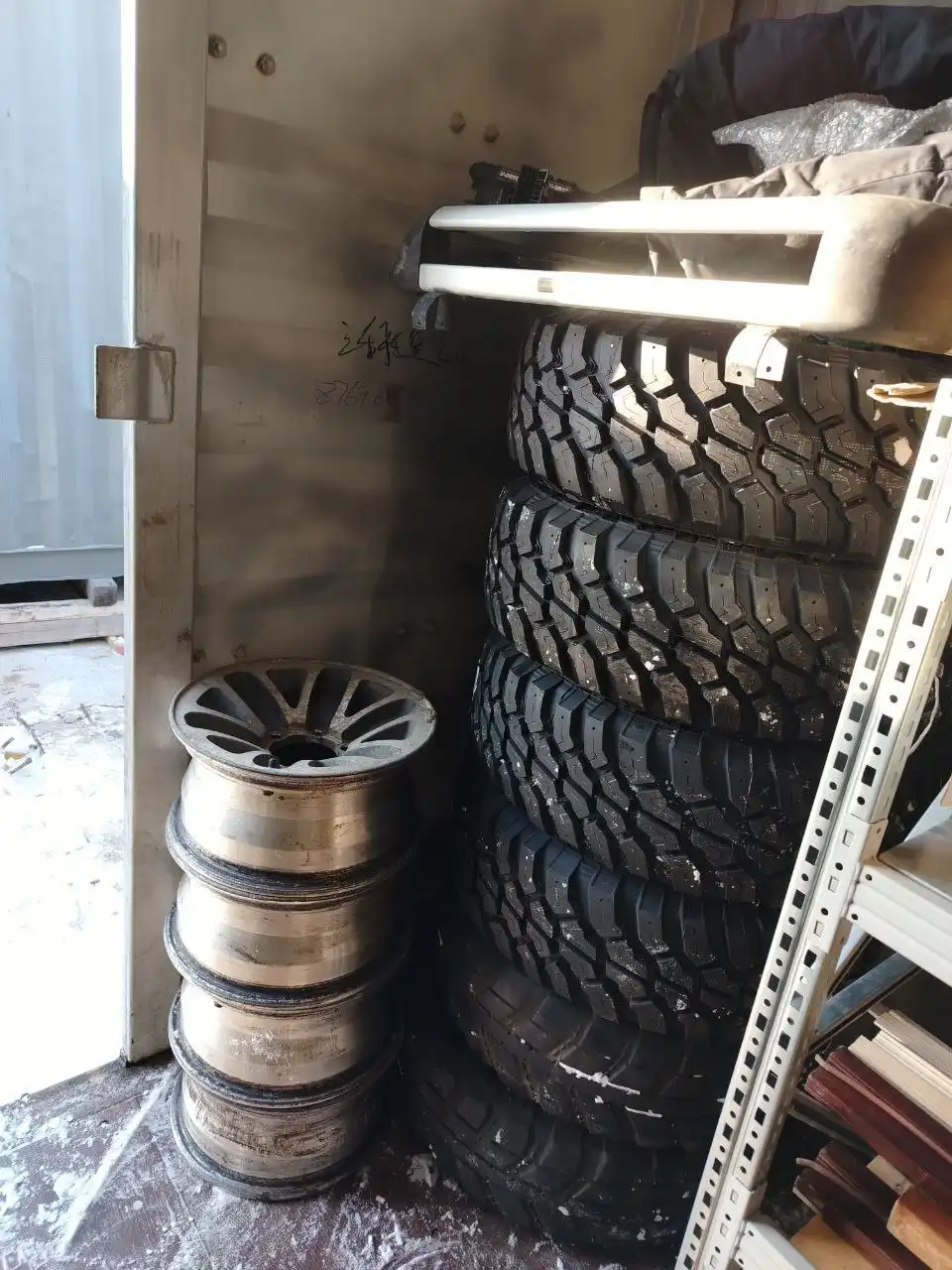 Продам комплект резины - Шины и диски (Барахолка) в Владивосток