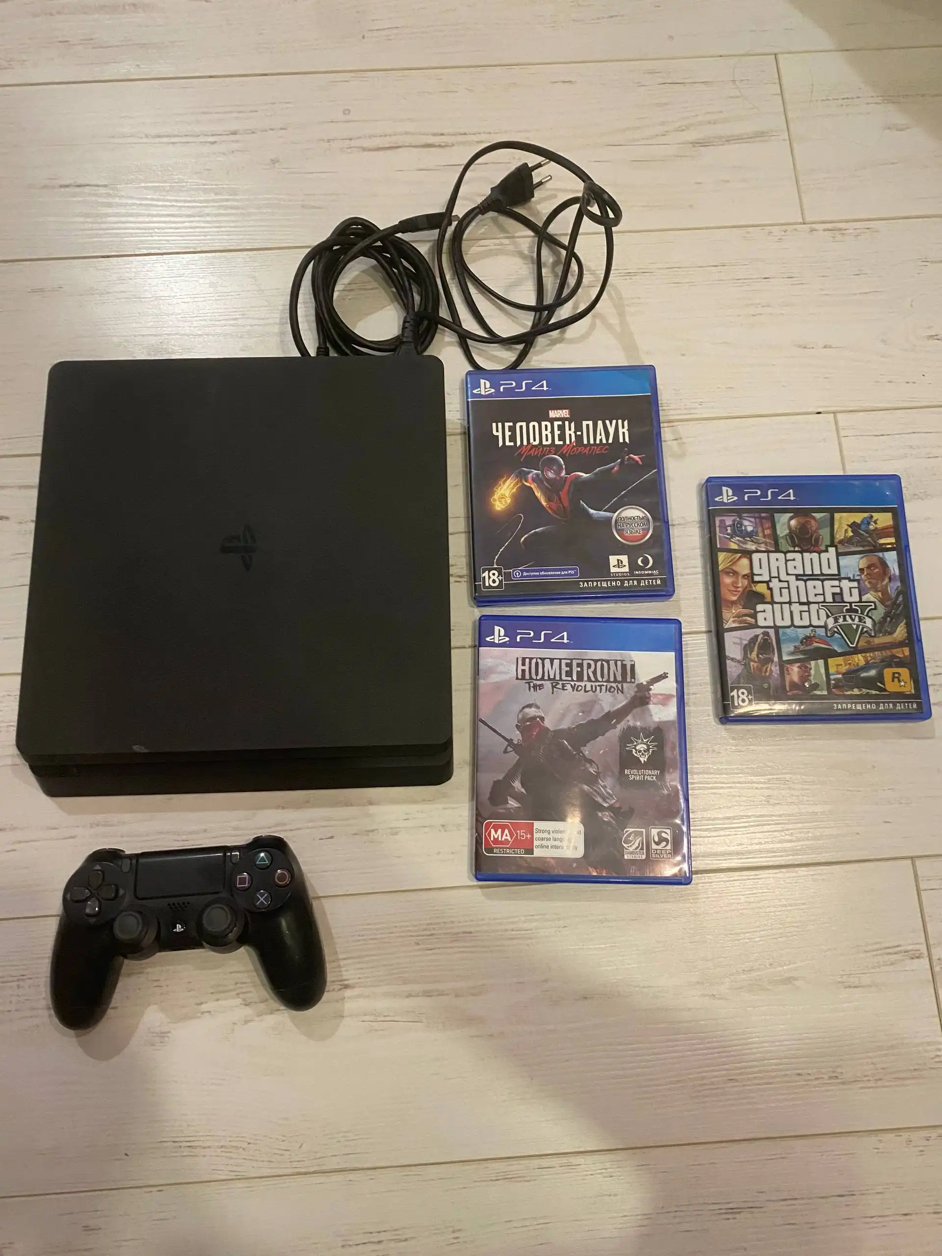 Продам PlayStation 4 с играми - Игровые приставки (Электроника) в Владивосток