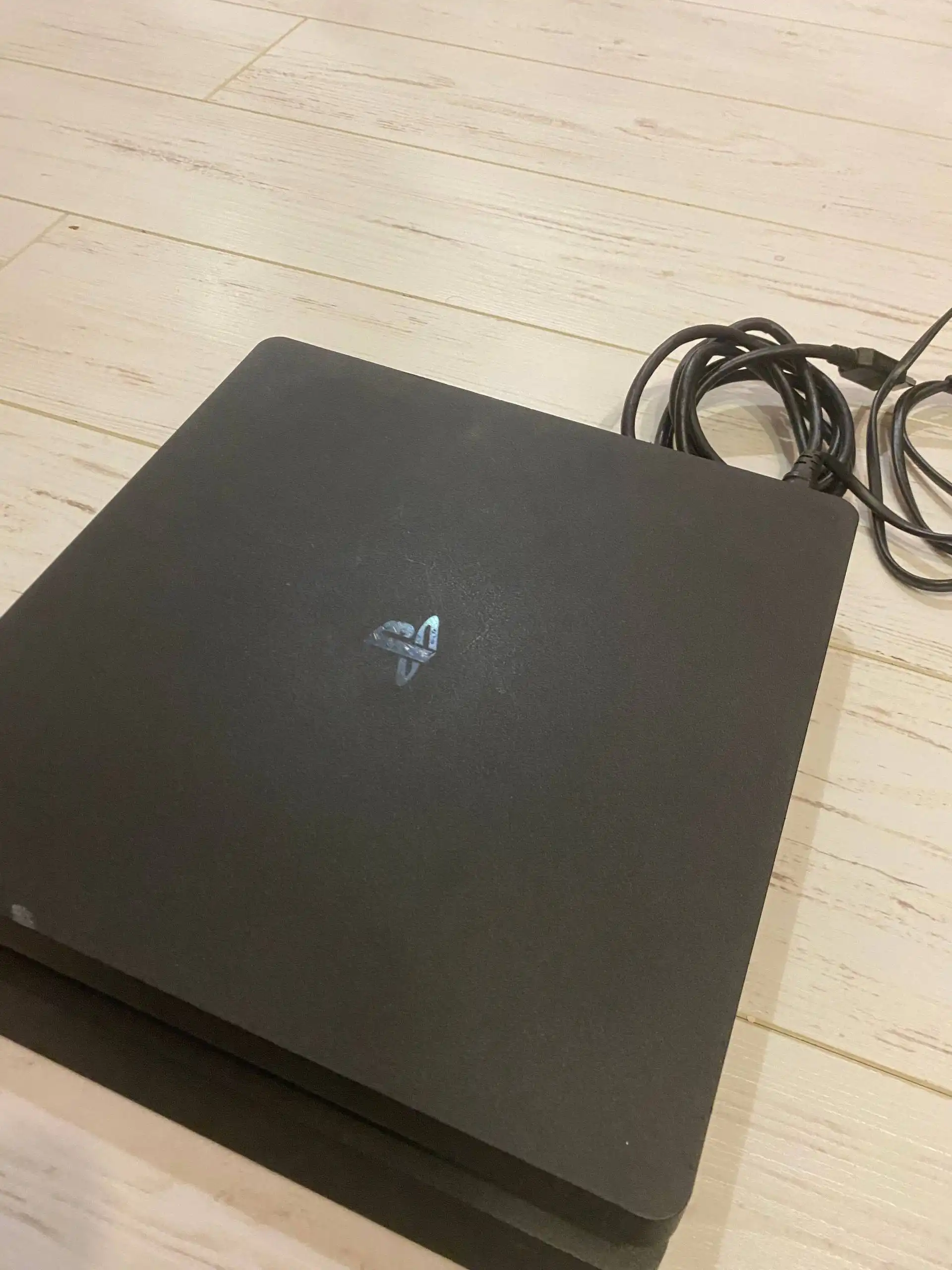 Продам PlayStation 4 с играми - Игровые приставки (Электроника) в Владивосток