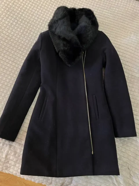 Продам демисезонное пальто из шерсти с искусственным мехом - Верхняя одежда в Владивосток