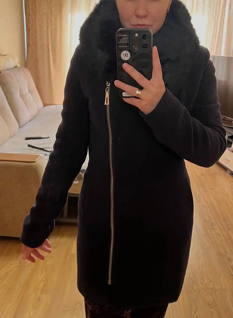 Продам демисезонное пальто из шерсти с искусственным мехом - Верхняя одежда (Одежда) в Владивосток